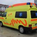 Nujni prevozi z reševalnim vozilom pripadajo tudi tistim brez obveznega zdravstv