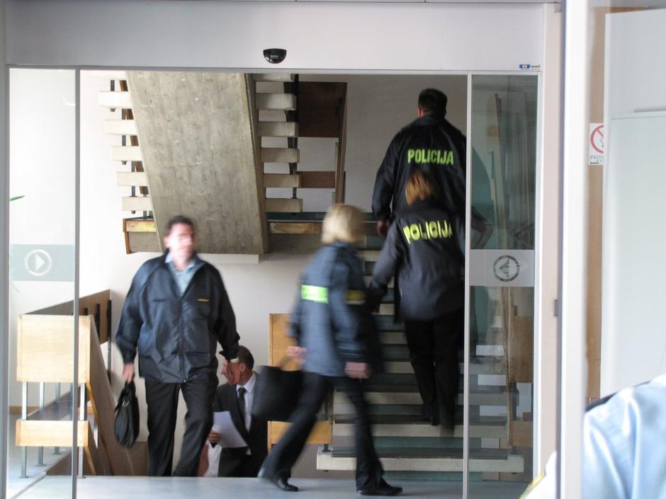 Preiskava v Elanu | Avtor: Iztok Golob