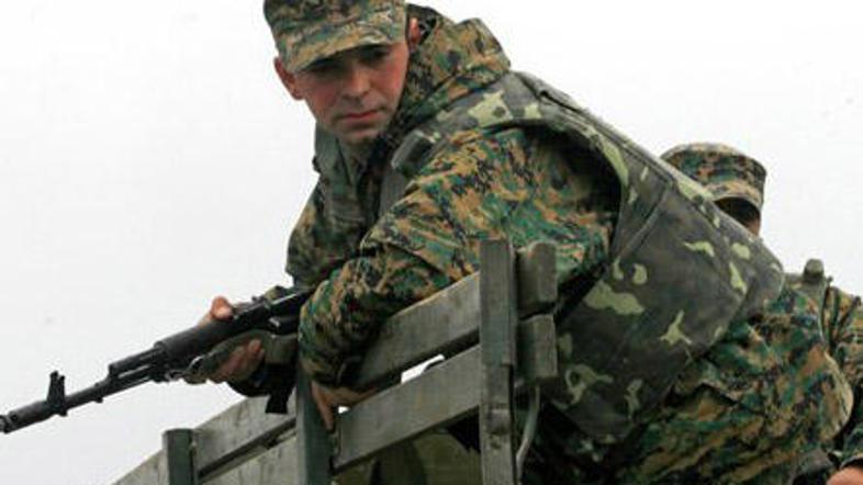 Posebne enote so upor v vojaški bazi zatrle v nekaj urah.