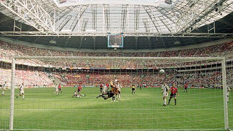 Največ gledalcev je slovenske nogometaše vzpodbujalo leta 2000 na EP, ko se je v
