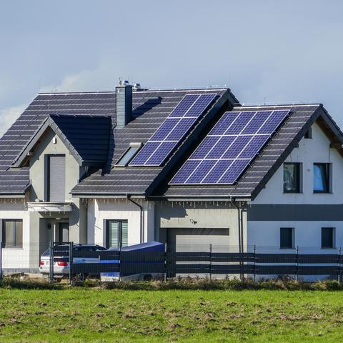 Solarna streha mala sončna elektrarna