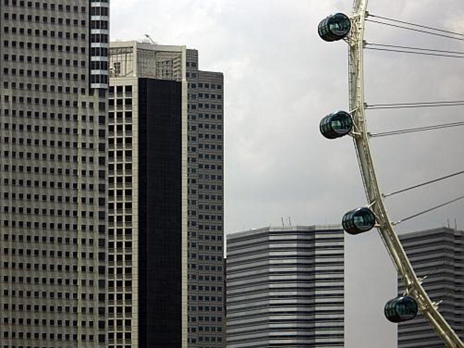 S Singapore Flyerja je mogoče občudovati predvsem futurističen in hektičen Singa