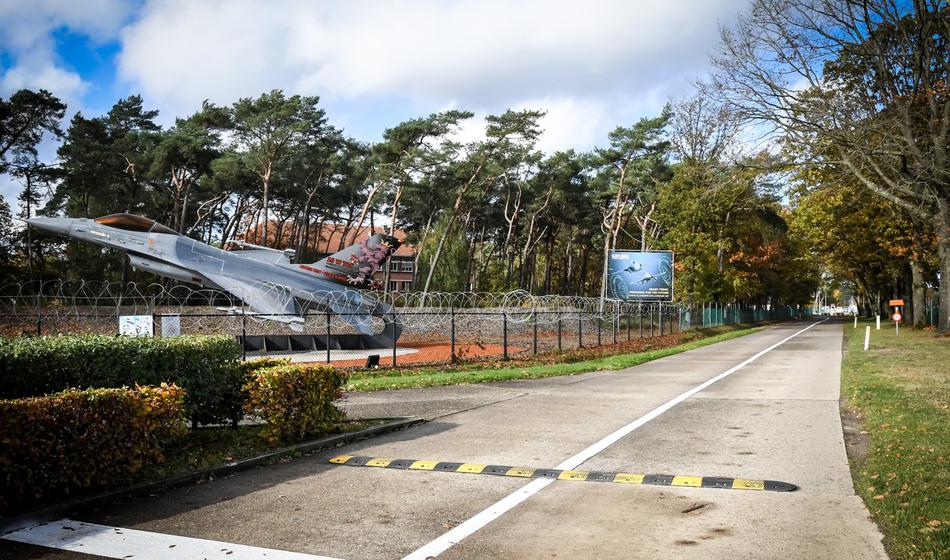 Nenavadno dogajanje nad oporiščem, policija v zrak poslala helikopter