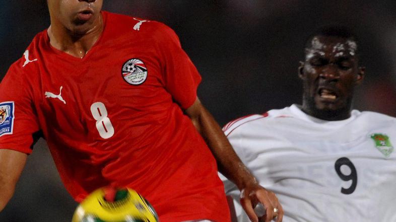 Mwafulirwa (desno) je začel potop Alžircev. (Foto: EPA)